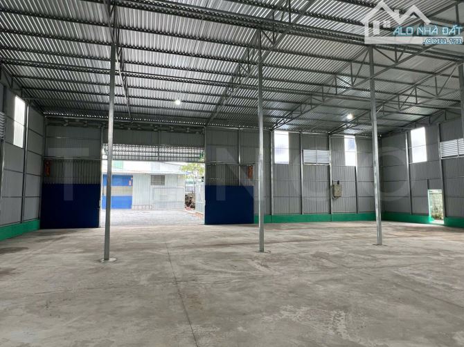 Kho xưởng 400m² có điện 3 pha, đường cặp Quốc Lộ 1A - 1