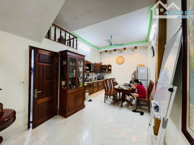 Cô Liên gửi bán nhà Lê trọng tấn, Định Công Thượng. 40m2, 3 nhà ra mặt phố - 1