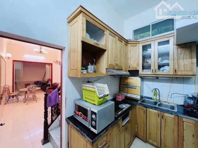 Cho thuê nhà ngõ 1194 Đường Láng, Láng Thượng , Đống Đa, Hà Nội. DT 40m2 x 3 tầng, giá - 1