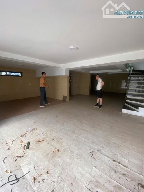 Cho thuê BT đường Hoàng Quốc Việt, Bắc Từ Liêm. DT 200m, 4 tầng 1 hầm, có thang máy. Giá 6 - 14