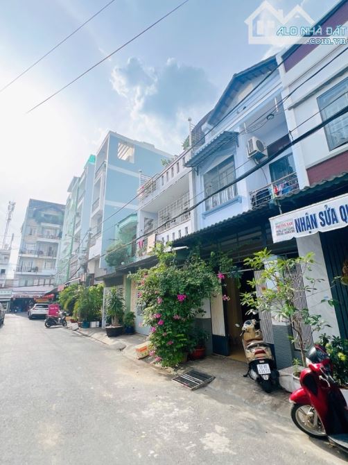 Bán nhà HXH 8M Nguyễn Sơn -Nguyễn Nhữ Lãm, Q Tân Phú DT 55m2(4.2x14)x2 Tầng Giá 7 - 15