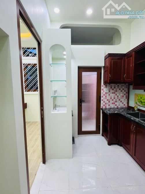 Nhà CHO THUÊ NHÀ TRỆT 1 LẦU VÀ SÂN THƯỢNG MỚI XÂY HẺM 388 NGUYỄN VĂN CỪ - 2