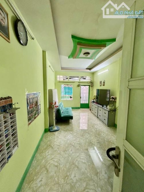 Quận 3, nhà đẹp,gần mặt tiền Cách Mạng Tháng Tám, 60m2, sổ nở hậu 6m, 3Pn, 6.75 Tỷ - 2