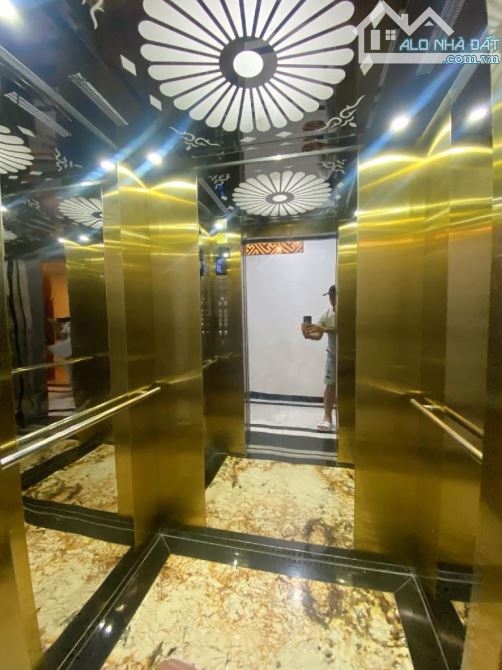Bán nhà mặt phố Nguyễn Công Hoan, 75m² x 4T, MT 5.5m, 3 mặt thoáng, thang máy - 3x tỷ - 2