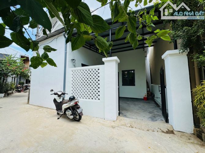 Nhà cấp 4 cách đường chính ĐẶNG HUY TRỨ 30M- diện tích đất 75m2 (2 mặt thoáng) -Giá 2tỷ1xx - 2