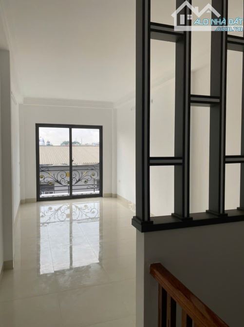 Bán nhà Đông Mỹ, Thanh Trì, 55m2 / 5 tầng, đường thông, ngõ ô tô, giá 5,8 tỷ - 2