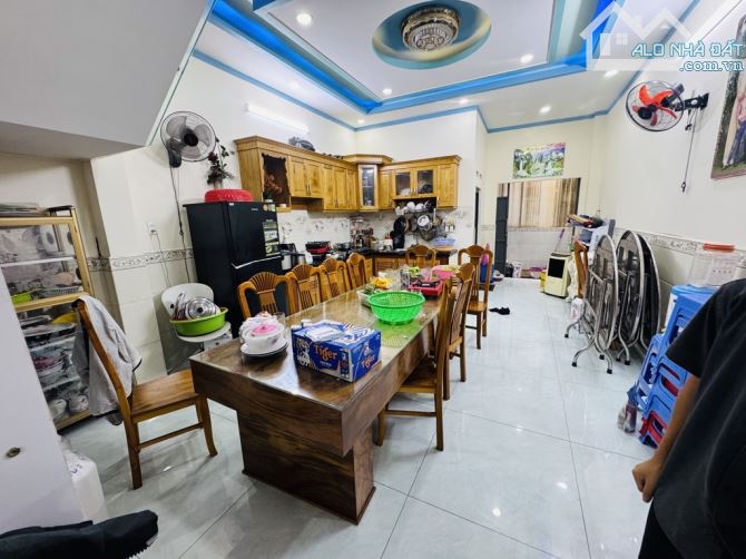 SÁT LÊ VĂN QUỚI - NHÀ ĐẸP 4 TẦNG - NGANG 4.5x17M, HẺM XE HƠI NGỦ NHÀ - CHỈ  7 TỶ HƠN - 2