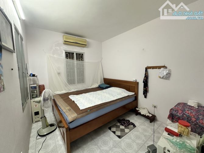 Bán nhà tập thể thái thịnh tt đống đa thoáng đẹp ô tô đỗ cầu thang tiện ich bạt ngàn - 2