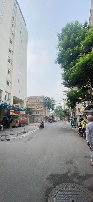 Hơn 10 tỷ - TRẦN QUỐC HOÀN - 6 tầng - 5 ngủ - kinh doanh - Ô TÔ TRÁNH - 2 mặt ngõ - sổ đẹp - 2