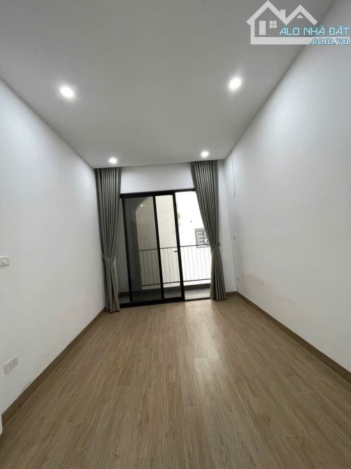 LAI XÁ :NHÀ 4T - MT 4,5M - 3 THOÁNG - MẶT PHỐ LAI XÁ - KD ĐỈNH - 2