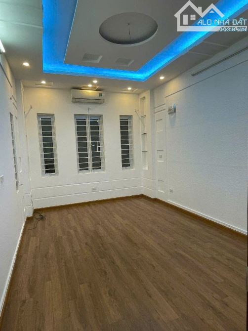 CẦU GIẤY - 50M - 5 TẦNG - DÂN XÂY - GẦN PHỐ - LÔ GÓC - 2 THOÁNG - NHÀ ĐẸP - Ở NGAY - 2