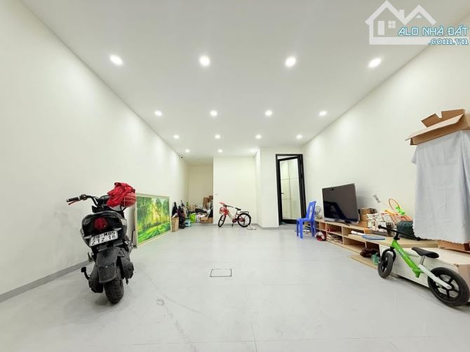 Trần Quang Diệu, Hoàng Cầu - Nhà xây mới ở luôn, thang máy, ngõ thông - 57m*7T - 28.5 Tỷ - 2