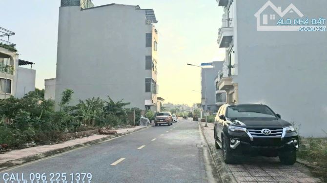 Cần bán gấp đất tdc cự khối. 65m2, Mt 5m, ô tô tránh, vĩa hè, gia 14.x tỷ - 2