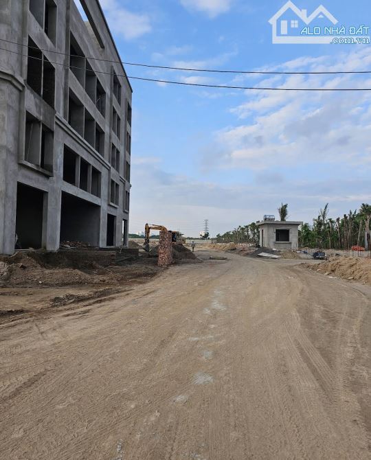 Cần bán 360m2 tại ccn Đông La, sát vd4 - 2