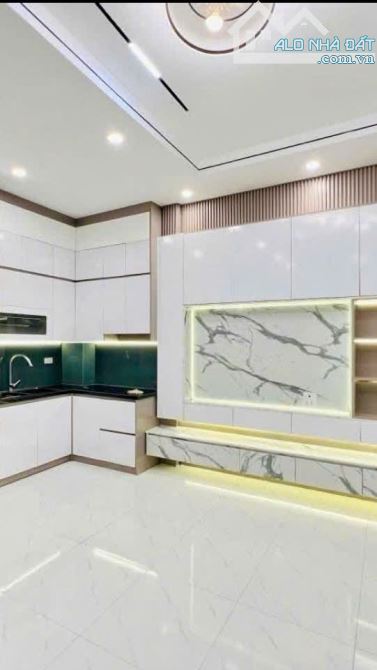 🏡 BÁN NHÀ NGÕ 62 NGUYỄN CHÍ THANH – 43M² – 5 TẦNG – MẶT TIỀN 3,8M – GIÁ 10,6 TỶ - 2