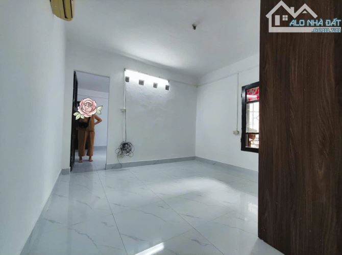 📢 CHO THUÊ CĂN HỘ TẬP THỂ TẦNG 2 – PHỐ HÀO NAM, ĐỐNG ĐA – 85m² – 2PN – 8 TRIỆU/THÁNG - 2