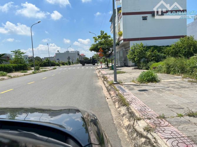 Giảm giá sốc Duy Nhất Ngay Chợ Long Thành 1 Lô 206m2, ngay Đ. Lê Duẩn 1tỷ 950 Chốt Ngay - 2