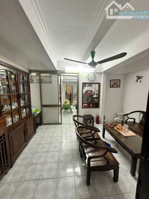 Bán Căn hộ tập thể 2 tầng Trung tâm Quận Đống Đa, 4PN, DT 35m2*2 Tầng*Giá 4,5 Tỷ - 2