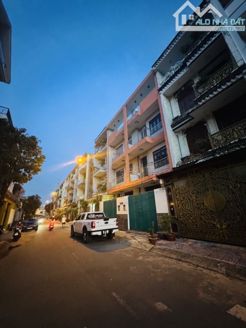 MẶT PHỐ PHÂN LÔ DÂN TRÍ - NHÀ 4 TẦNG - NGANG LỚN 8M - DT 160M - Ở VÀ KINH DOANH - DÒNG TIỀ - 2