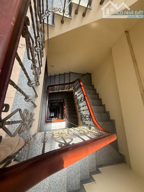 Bán toà nhà văn phòng 9 tầng thang máy KĐTM Trung Yên 6, 99m2, mặt tiền 7.4m, 54.5 tỷ - 2