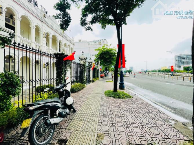 BIỆT THỰ PHỐ VÂN ĐỒN HẼM TO 4-5 MÉT  NGANG ĐẸP BỀ THẾ GẦN 5 MÉT GẦN SÁT MT VUÔNG VỨC NHÀ - 2