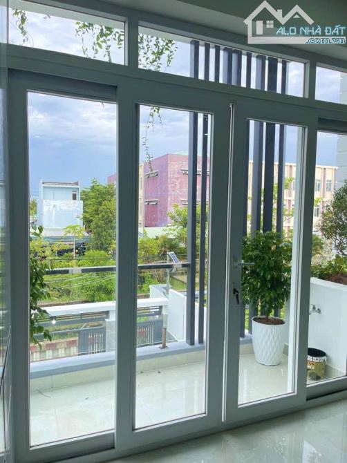 Nhà bán -Thạnh Xuân 24 - 115m2 - 3 Tầng - HXH - TK đep - Giá 7.9 Tỷ Tl - 2