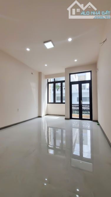 NHÀ ĐẸP 3 TẦNG HXH TẠ QUANG BỬU CHỈ 9.79 TỶ - 2