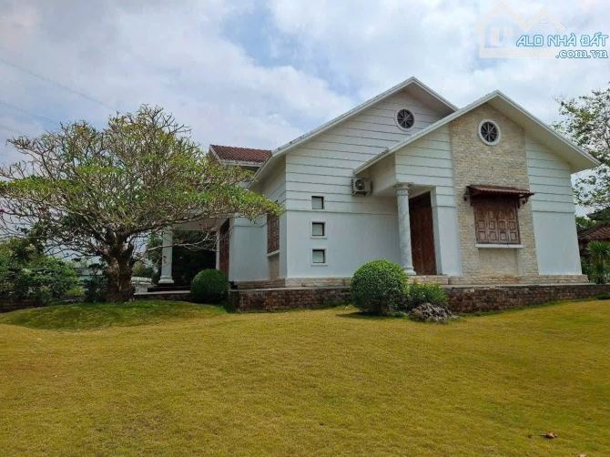 Cần bán mặt tiền QL1A, DT: 80,2x190m, CN: ~15.200m2 (1.52ha), giá: 180 tỷ TL - 11tr/m2 MT - 1