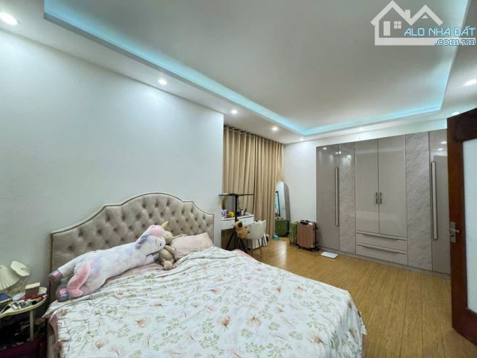 Bán nhà Nguyễn Văn Cừ - Ô TÔ ĐỖ CỔNG- FULL NỘI THẤT 36m2, 4T, MT6.1m giá 7.1 tỷ. - 2