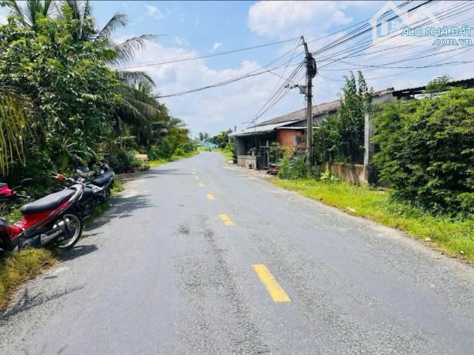 Cô Tư Bán Gấp Đất 306m² Tặng Nhà C4 Mặt Tiền Đường Nhựa,Giá 830 Triệu, SHR - 2