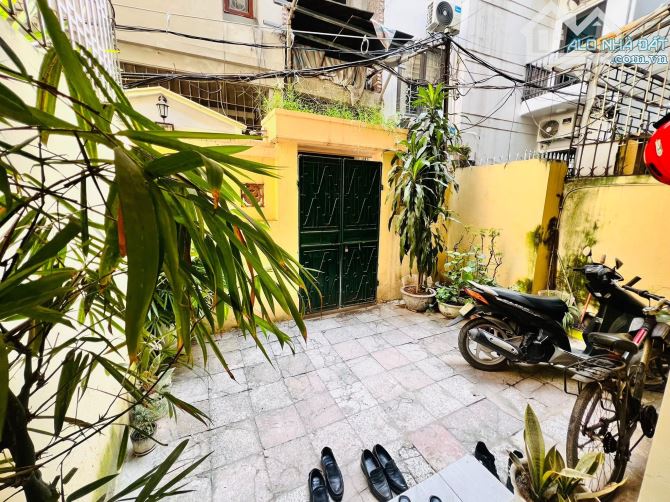 CẦN BÁN GẤP NHÀ CHÍNH CHUT PHỐ NGUYỄN ĐÌNH THI THUỴ KHUÊ TÂY HỒ 75M 3 TẦNG NHỈNH 18 TỶ - 2