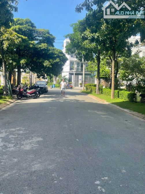 Bán lô đất 90m2 hẻm 140 Vườn Lài An Phú Đông giá 8.6 tỷ đường lớn khu dân cư hiện hữu - 2