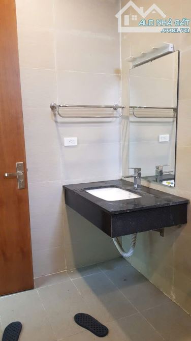 Cho thuê nhà ngõ Hoàng Ngân dt 40mx 5 tầng, 3 PN, 3WC, 14tr/th - 2