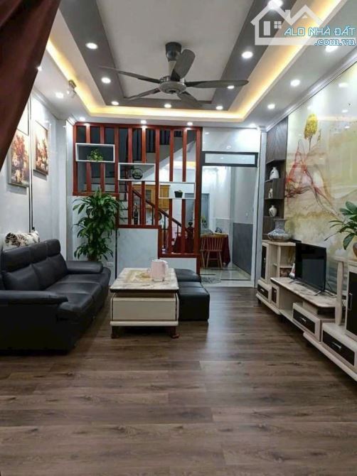 GẦN NGAY NGÃ TƯ - TRỊNH VĂN BÔ : 4T - 38M - 2