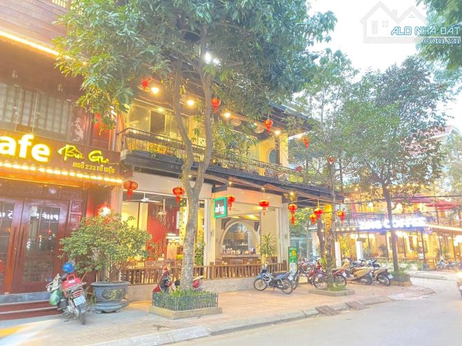 Cho thuê nhà mặt phố Nguyễn Thị Định, Cầu Giấy 200 mét 4 tầng, lô góc - 2
