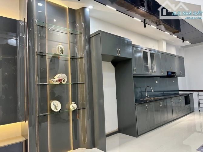 Bán nhà MP Kim Giang, vỉa hè đá bóng, vừa ở vừa kinh doanh đỉnh. 37m2 giá 18,2 tỷ - 2
