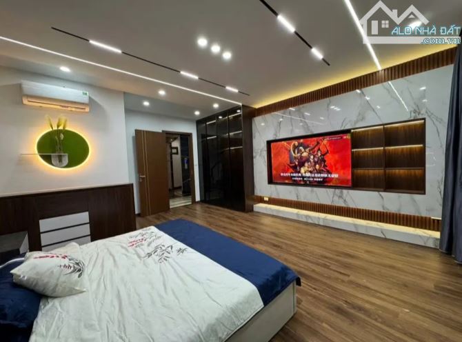 💥💥TRUNG TÂM LONG_BIÊN, NGUYỄN_VĂN_CỪ, GIA_THỤY  - CÁCH MẶT PHỐ 50M - THANG MÁY - NG - 2