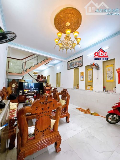NP144 Bán nhà 2 lầu mái thái mặt tiền buôn bán tâm huyết vị trí 2 Bùi Trọng Nghĩa P.Trảng - 2