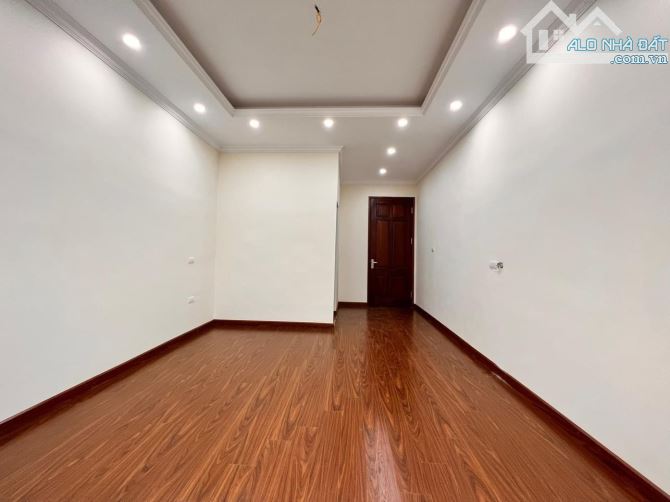 Gấp! Cực Hiếm Phố Văn Cao.Liễu Giai.Ba Đình.DT 35M x 5T Thang Máy.Ô Tô 30m.giá 9,5 tỷ - 2