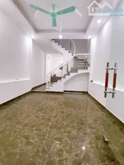 PHÂN LÔ - VỈA HÈ - Ô TÔ TRÁNH - Ở SƯỚNG, KINH DOANH 50m * 3 TẦNG * 12,3 TỶ ,YÊN NGHĨA - 2