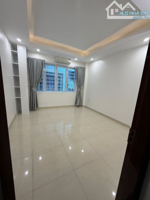 BÁN GẤP NHÀ ĐÌNH THÔN - VỊ TRÍ ĐẸP SIÊU ĐẸP - CÁCH MẶT PHỐ 10M - Ô TÔ ĐỖ CỔNG - 2