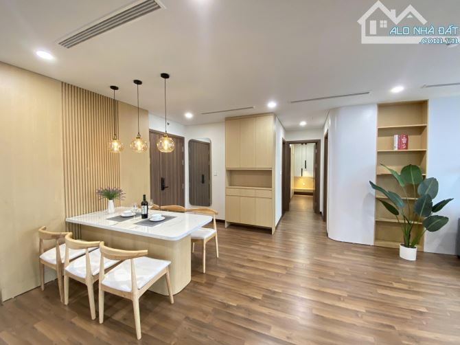 Chủ nhà gửi bán căn góc 3 ngủ tòa 17T6 Hoàng Đạo Thúy, sẵn sổ, giá siêu tốt - 2