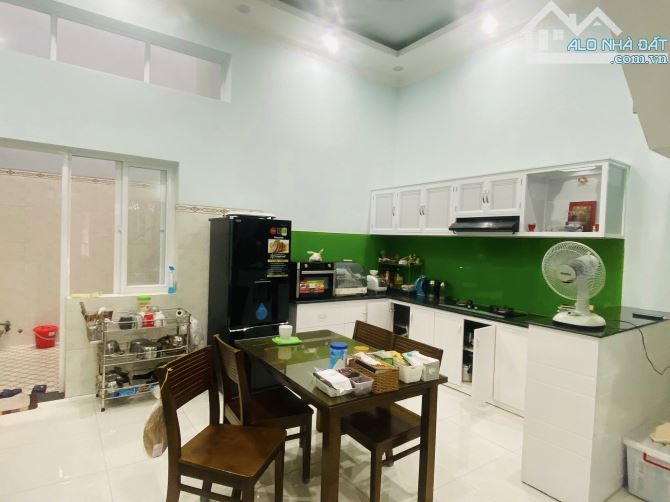 Bán nhà 1 trệt 1 lầu đường Nguyễn Hữu Cảnh, phường Rạch Dừa - 2
