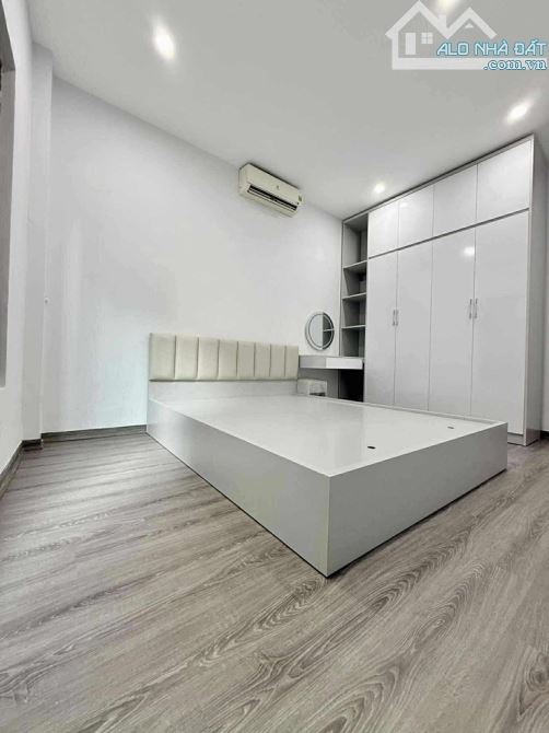 BÁN NHÀ MINH KHAI - LÔ GÓC - 3 NGỦ FULL NỘI THẤT. SỔ ĐỎ RIÊNG ĐẸP. - 2