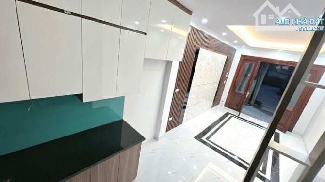 Bán nhà Bát Khối LB 33m2 5 tầng mt 3,5m gần ô tô nhỉnh 5 tỷ - 2