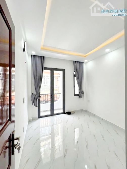 Bán nhà đẹp 2 lầu hẻm 5m gần đường Âu Dương Lân Phường 3 Quận 8 - 2