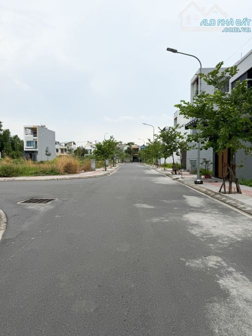 BÁN ĐẤT ĐƯỜNG E2 PHƯỜNG TRẤN BIÊN ( BỬU LONG CỦ). DT: 4,2x17,9=75,18M2. GIÁ: 3TỶ3 BỚT LỘC - 2