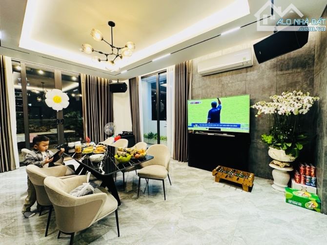 BÁN TÒA KHÁCH SẠN VIEW HỒ ĐỀN LỪ - FULL NỘI THẤT - DÒNG TIỀN ỔN ĐỊNH ~ 4 TỶ/NĂM. GIÁ 49 TỶ - 2