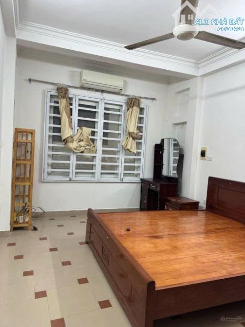 Cho thuê nhà nguyên căn Nguyễn Đình Chiểu 30m2 x 3 tầng, full nội thất. Giá 14 Triệu - 2