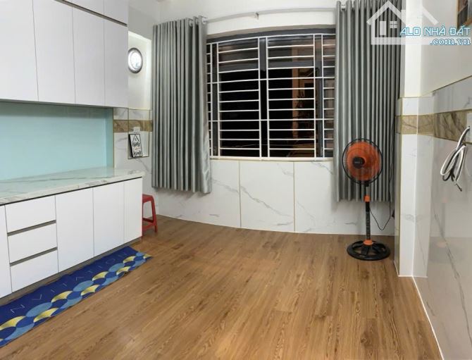 Nhà 5 tầng mặt tiền Bùi Quang Là - Gần chợ - Giáp Tân Bình - 5,25 tỷ - 2
